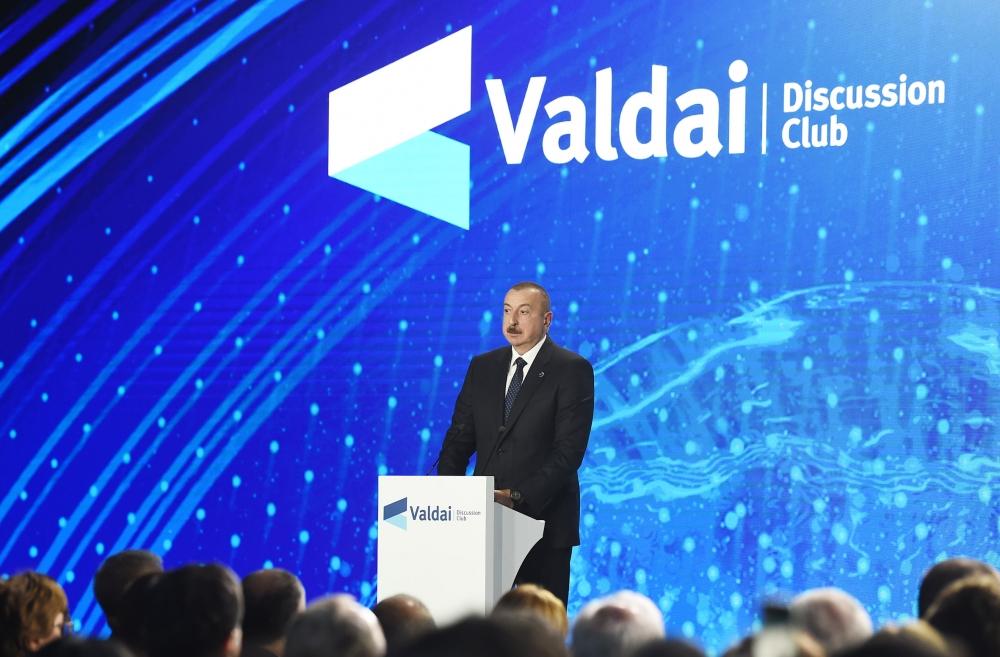 Prezident İlham Əliyev Soçidə “Valday” Beynəlxalq Diskussiya Klubunun XVI illik iclasının plenar sessiyasında iştirak edir (FOTO)