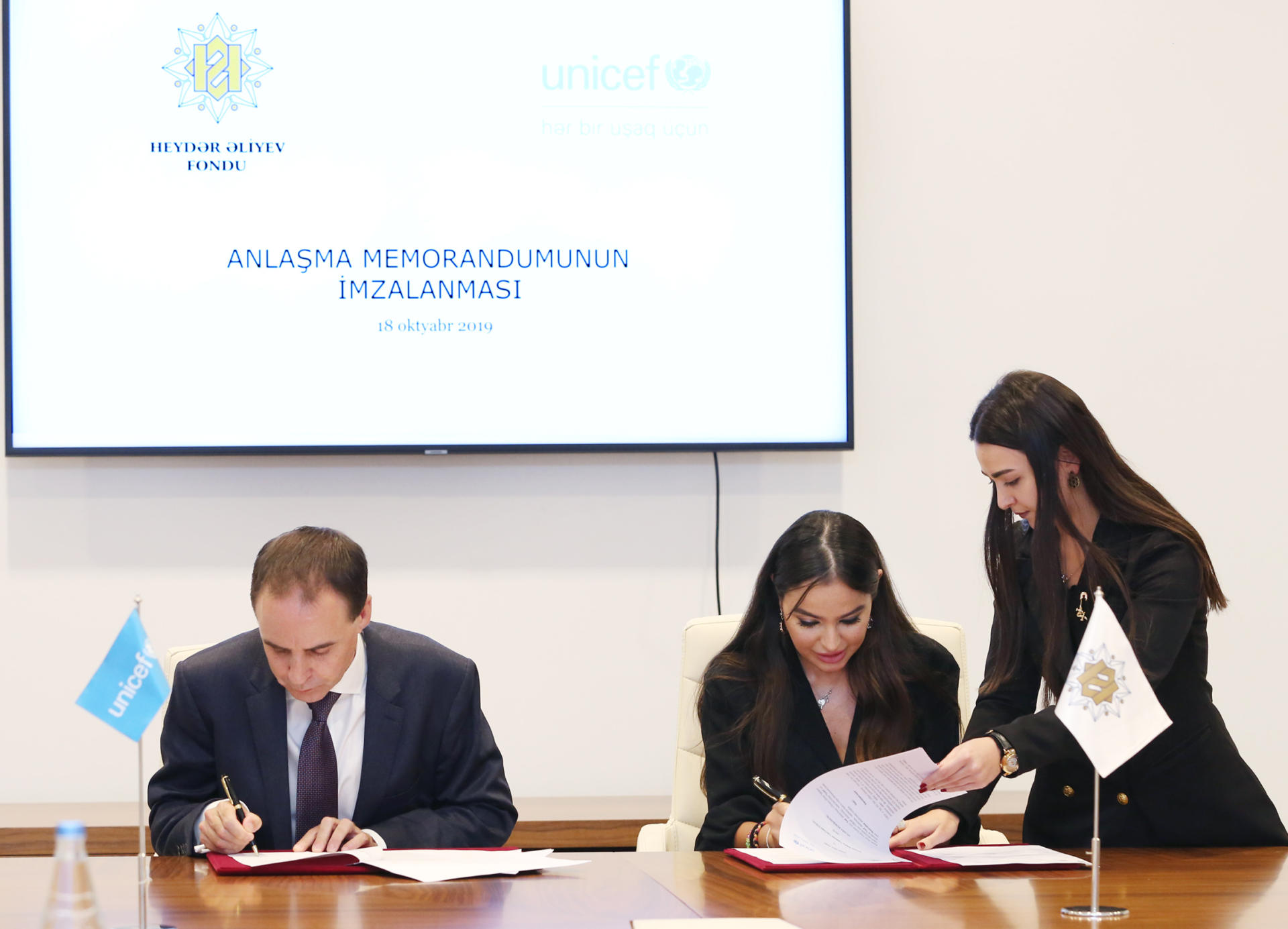 Heydər Əliyev Fondu ilə UNİSEF arasında Anlaşma Memorandumu imzalanıb (FOTO)