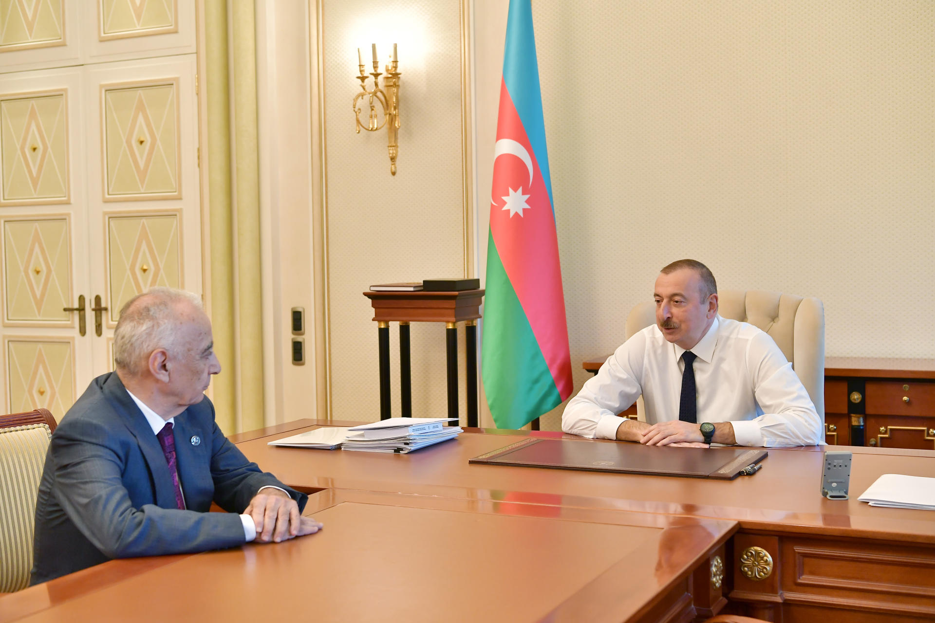 Президент Ильхам Алиев принял Гаджибалу Абуталыбова в связи с поданным им заявлением об освобождении от должности