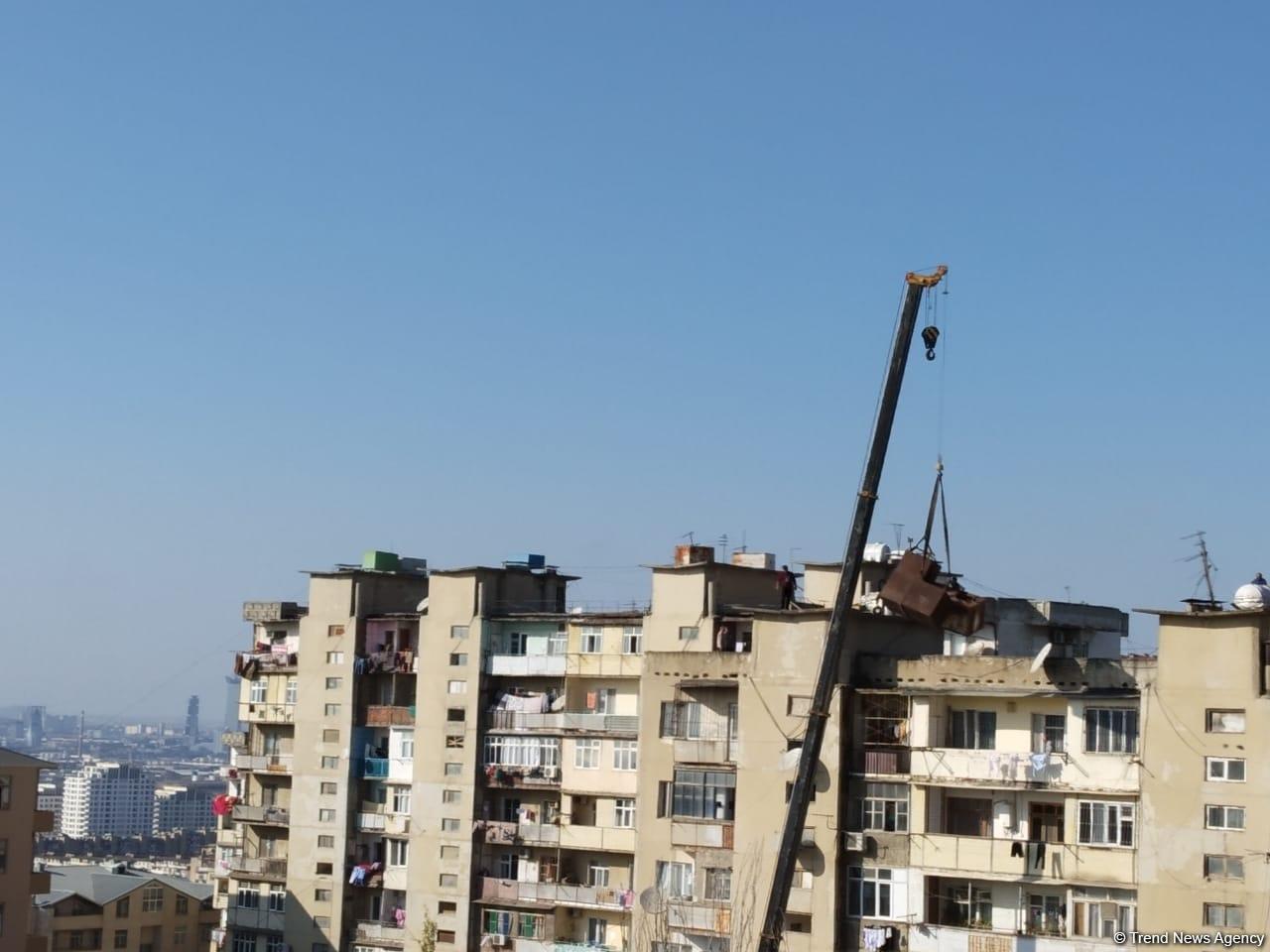 Yaşayış binalarında sökülən dəmir çənlər plastmas çənlərlə əvəz edilə biləcək (FOTO) (ÖZƏL)