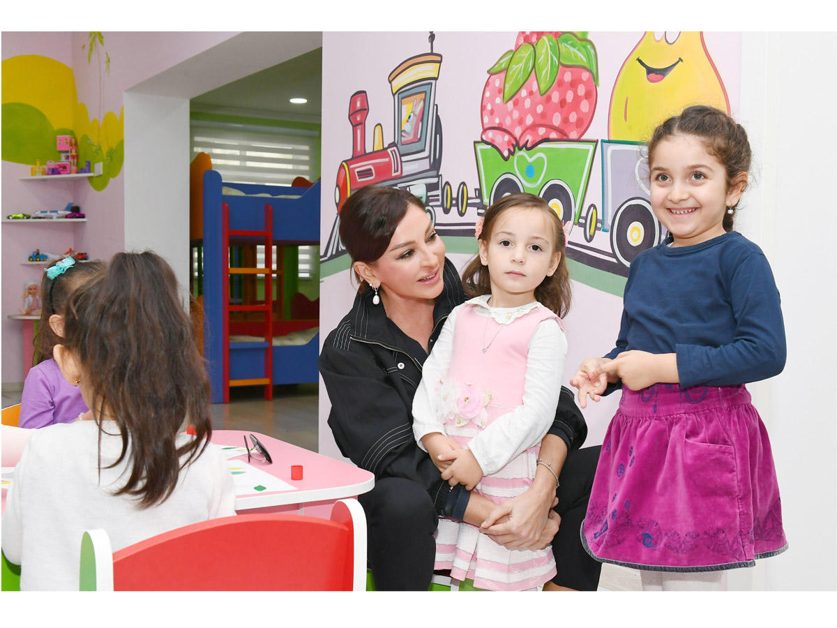 Первый вице-президент Мехрибан Алиева побывала в яслях-детском саду номер 64 в Наримановском районе Баку (ФОТО) (версия 2)