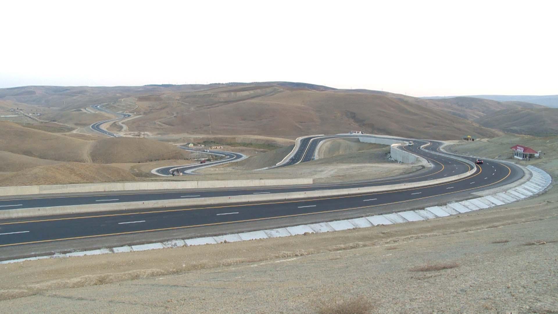 Bakı-Şamaxı yolunun 16 km-lik hissəsi bu ilin sonuna qədər hazır olacaq (FOTO)