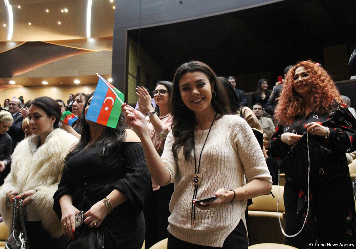 Beynəlxalq Muğam Mərkəzində müğənni Murad Sadıxın konserti keçirilib (FOTO/VİDEO)