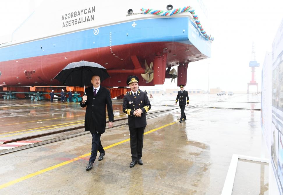 Prezident İlham Əliyev Bakı gəmiqayırma zavodunda inşa olunmuş ilk tankerin istismara verilməsi mərasimində iştirak edib (FOTO)