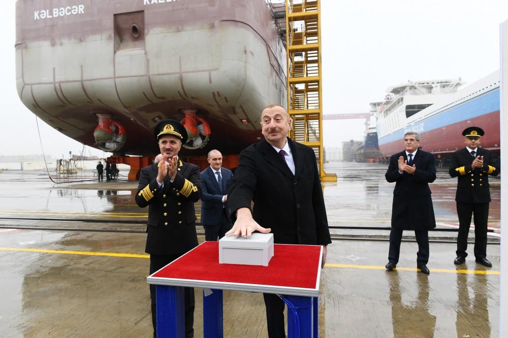 Prezident İlham Əliyev Bakı gəmiqayırma zavodunda inşa olunmuş ilk tankerin istismara verilməsi mərasimində iştirak edib (FOTO)