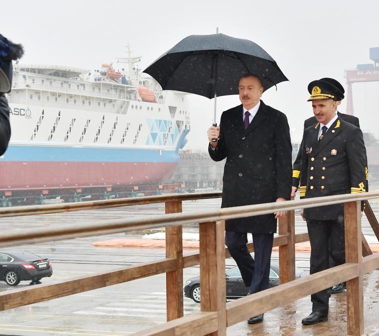 Prezident İlham Əliyev Bakı gəmiqayırma zavodunda inşa olunmuş ilk tankerin istismara verilməsi mərasimində iştirak edib (FOTO)