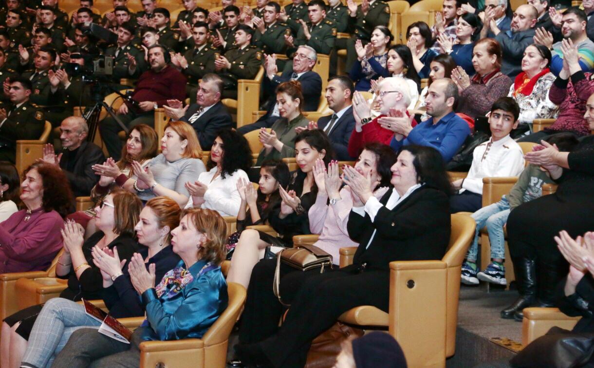 Azərbaycan bəstəkarlarının mahnı və romanslarından ibarət konsert keçirilib (ФОТО)