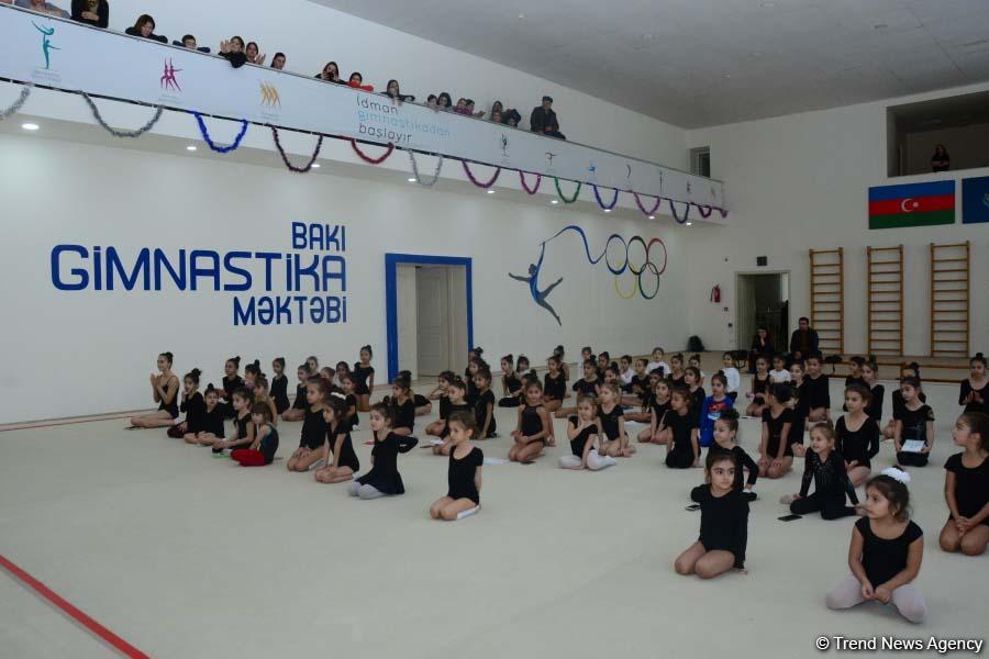 Bədii gimnastika üzrə Azərbaycan milli komandasının üzvləri gənc idmançılarla görüşüblər (FOTO)