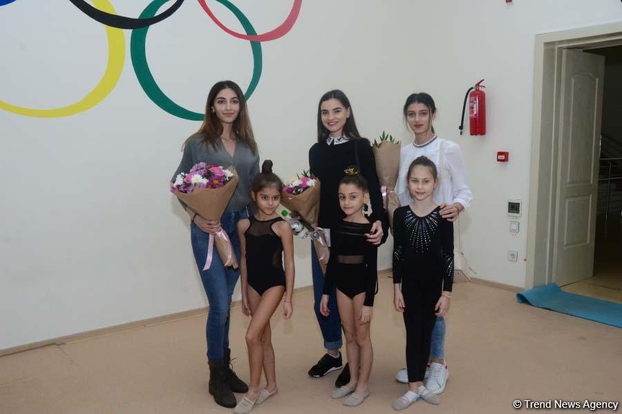 Bədii gimnastika üzrə Azərbaycan milli komandasının üzvləri gənc idmançılarla görüşüblər (FOTO)