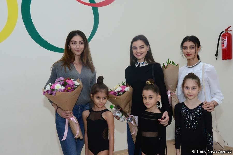 Bədii gimnastika üzrə Azərbaycan milli komandasının üzvləri gənc idmançılarla görüşüblər (FOTO)