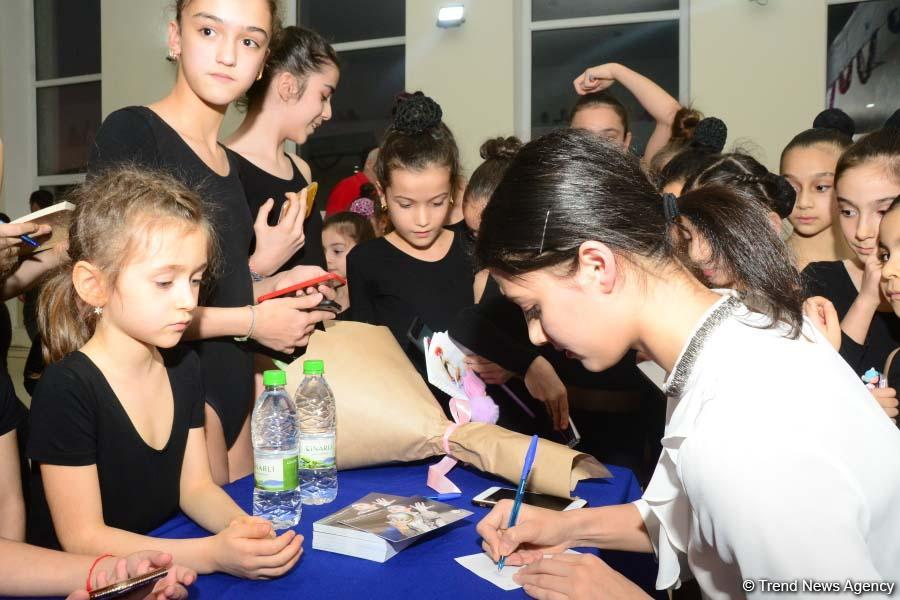 Bədii gimnastika üzrə Azərbaycan milli komandasının üzvləri gənc idmançılarla görüşüblər (FOTO)