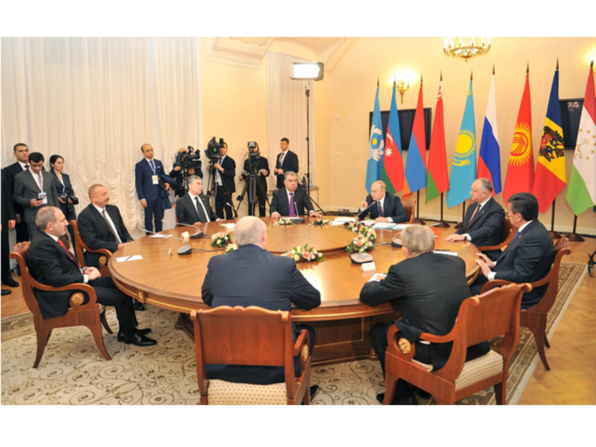 Президент Ильхам Алиев принял участие в неформальной встрече глав государств СНГ (ФОТО)