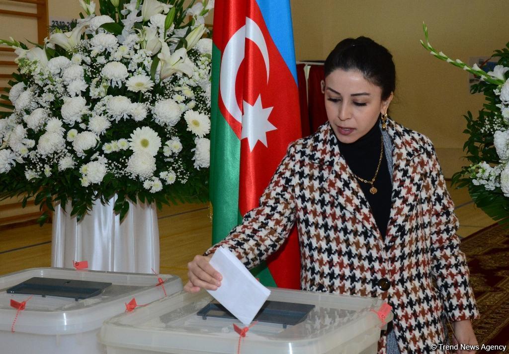 Azərbaycan xalqı bələdiyyə seçkilərində səs verir (FOTOREPORTAJ)