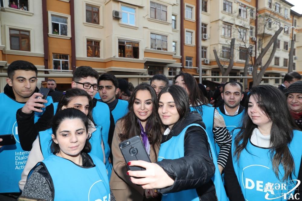 Heydər Əliyev Fondunun vitse-prezidenti Leyla Əliyeva Binəqədidə abadlaşdırılan həyətin açılışında iştirak edib (FOTO)