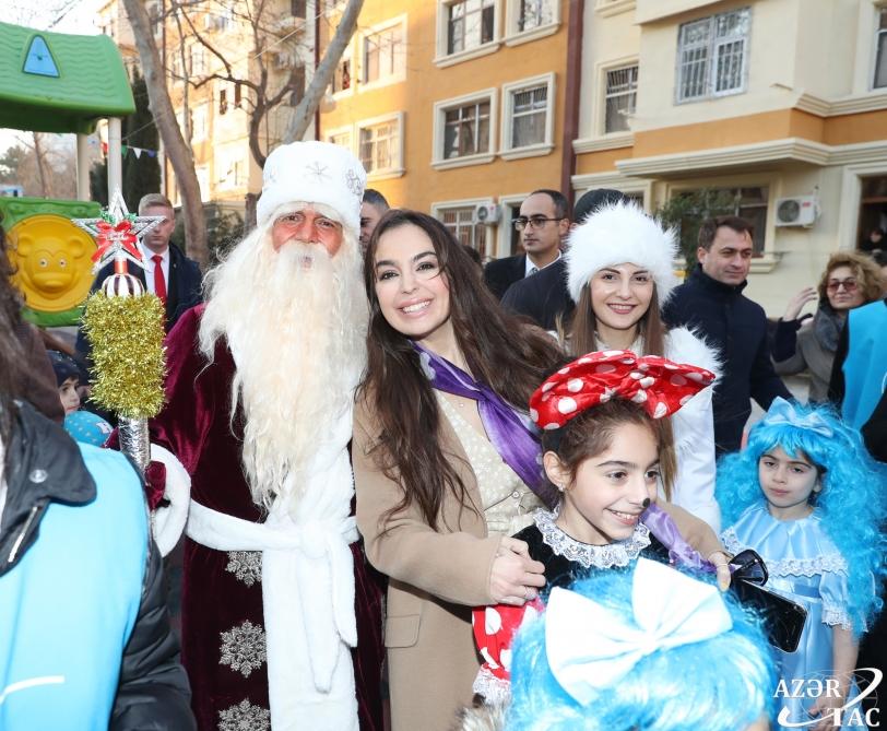 Heydər Əliyev Fondunun vitse-prezidenti Leyla Əliyeva Binəqədidə abadlaşdırılan həyətin açılışında iştirak edib (FOTO)