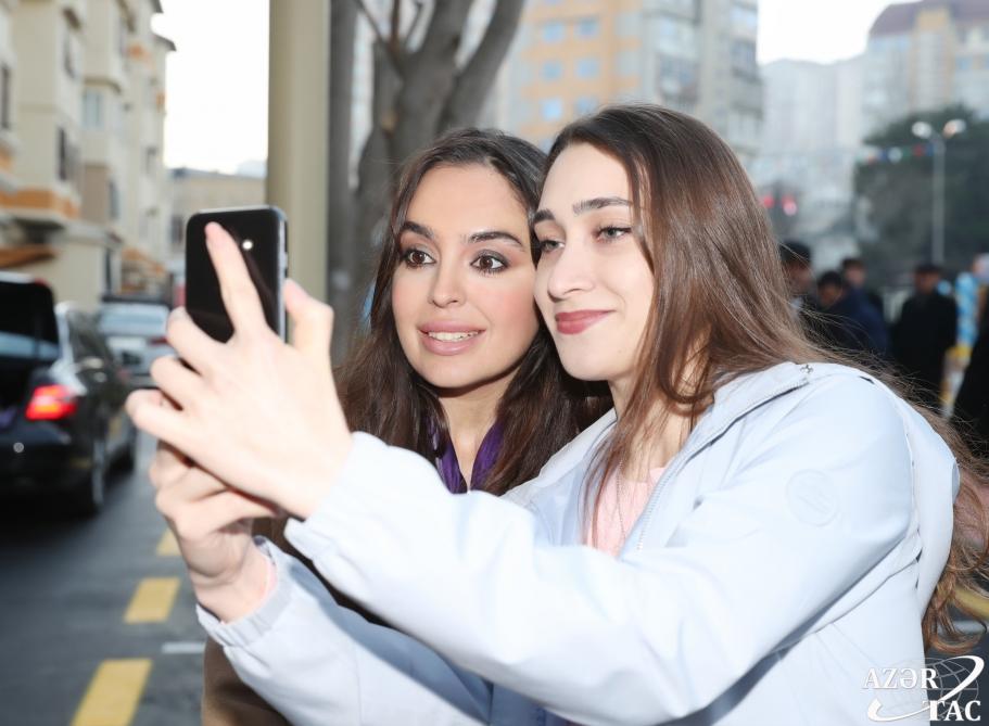 Heydər Əliyev Fondunun vitse-prezidenti Leyla Əliyeva Binəqədidə abadlaşdırılan həyətin açılışında iştirak edib (FOTO)