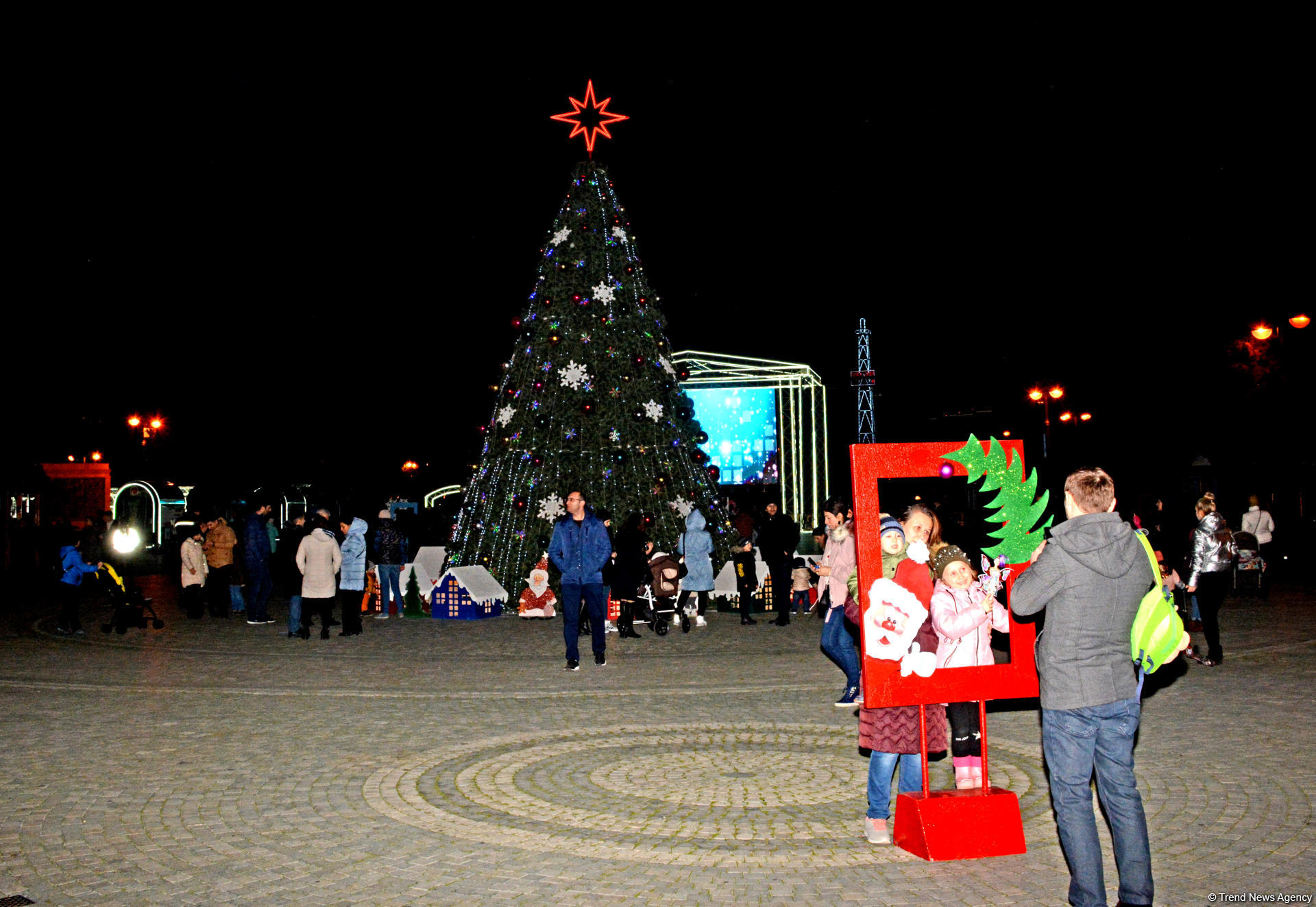 Paytaxtın bayram ab-havası (FOTOREPORTAJ)