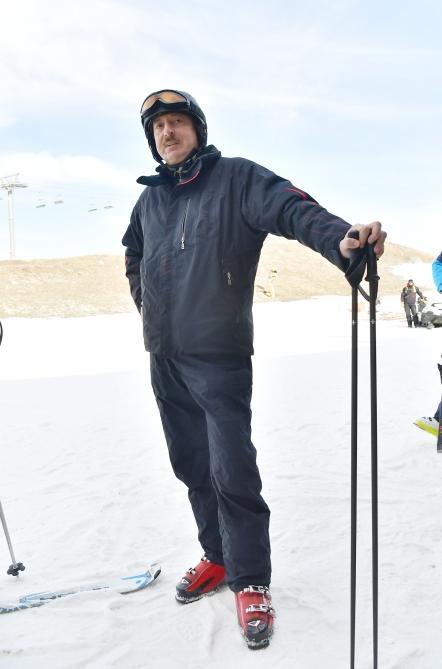 Prezident İlham Əliyev və birinci xanım Mehriban Əliyeva “Şahdağ” Turizm Mərkəzində görülən işlərlə tanış olublar (FOTO)