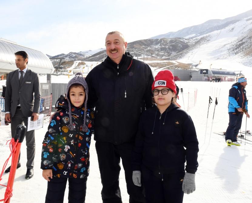 Prezident İlham Əliyev və birinci xanım Mehriban Əliyeva “Şahdağ” Turizm Mərkəzində görülən işlərlə tanış olublar (FOTO)