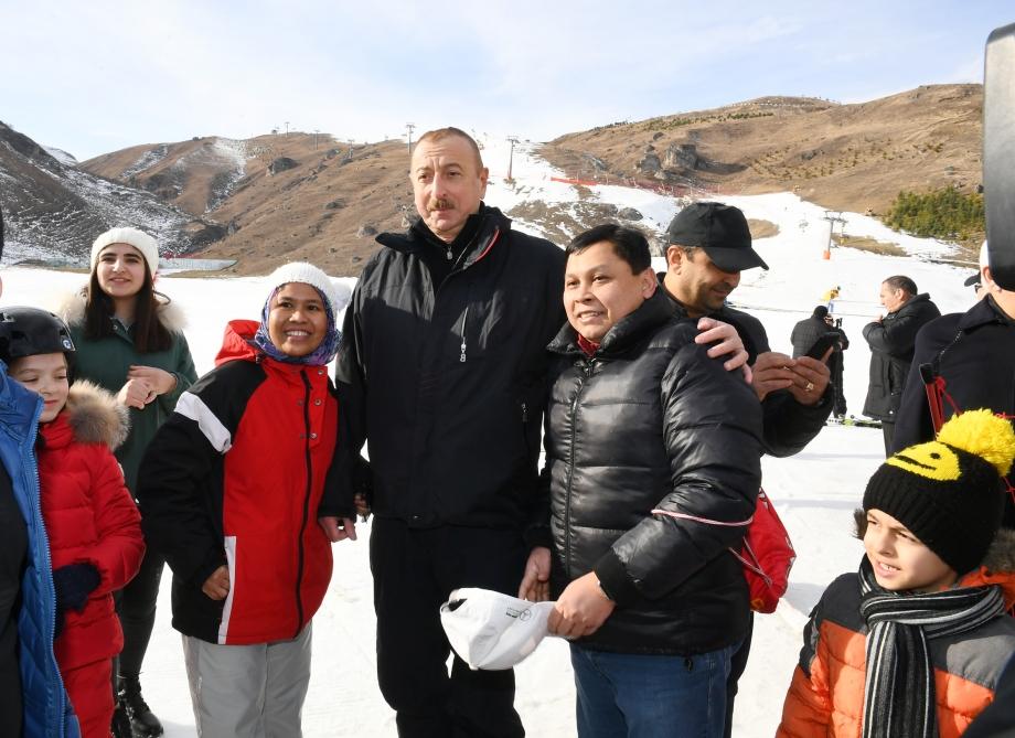 Prezident İlham Əliyev və birinci xanım Mehriban Əliyeva “Şahdağ” Turizm Mərkəzində görülən işlərlə tanış olublar (FOTO)