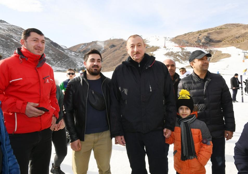 Prezident İlham Əliyev və birinci xanım Mehriban Əliyeva “Şahdağ” Turizm Mərkəzində görülən işlərlə tanış olublar (FOTO)