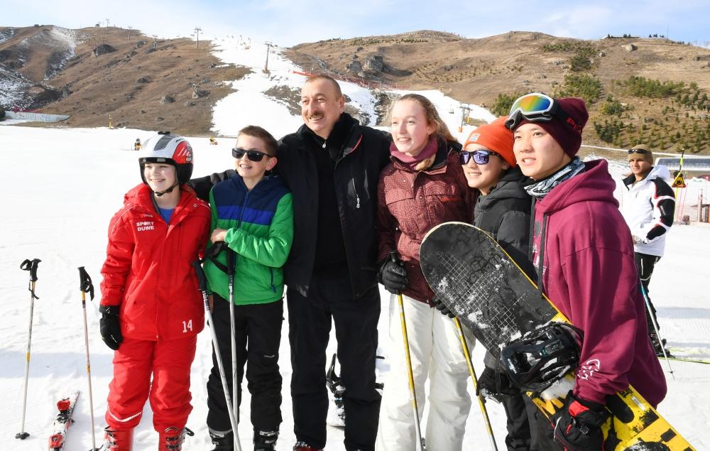 Prezident İlham Əliyev və birinci xanım Mehriban Əliyeva “Şahdağ” Turizm Mərkəzində görülən işlərlə tanış olublar (FOTO)