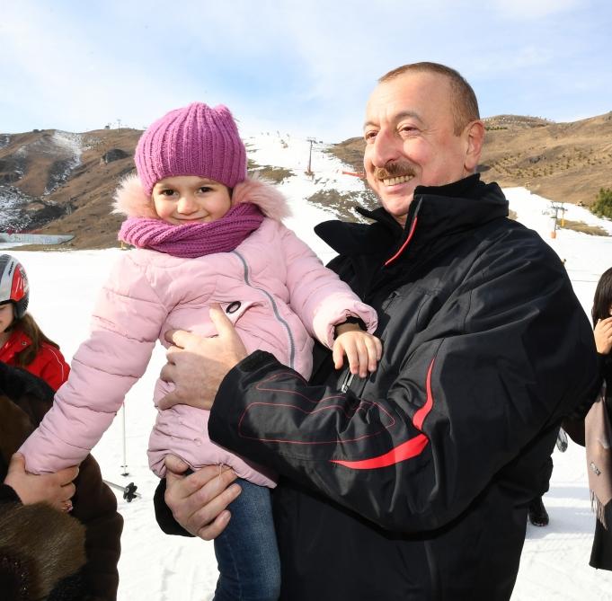 Prezident İlham Əliyev və birinci xanım Mehriban Əliyeva “Şahdağ” Turizm Mərkəzində görülən işlərlə tanış olublar (FOTO)