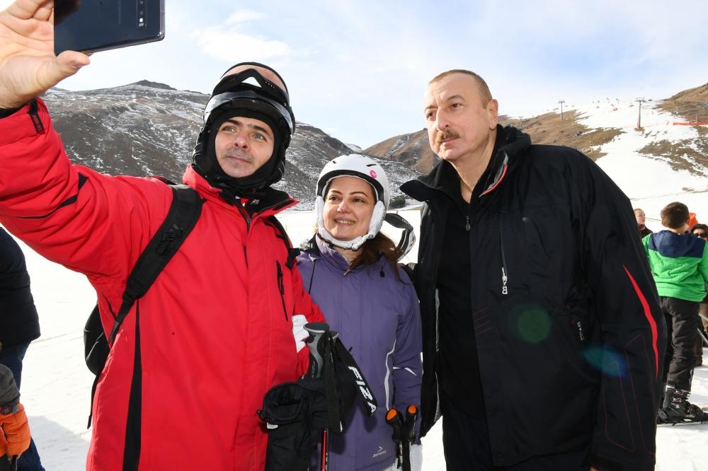 Prezident İlham Əliyev və birinci xanım Mehriban Əliyeva “Şahdağ” Turizm Mərkəzində görülən işlərlə tanış olublar (FOTO)