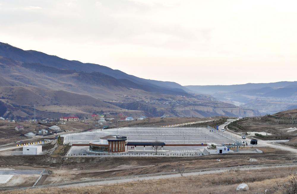 Prezident İlham Əliyev və birinci xanım Mehriban Əliyeva “Şahdağ” Turizm Mərkəzində görülən işlərlə tanış olublar (FOTO)