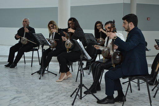 “Kamançanın əmsallarının, kamança ailəsinin və kamanlı alətlərin ölçü sistemlərinin təyin edilməsi” mövzusu müzakirə edilib (FOTO)