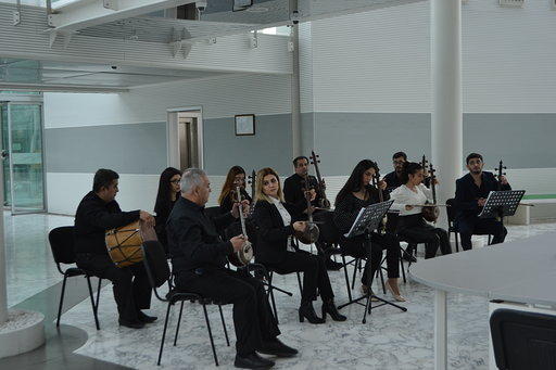 “Kamançanın əmsallarının, kamança ailəsinin və kamanlı alətlərin ölçü sistemlərinin təyin edilməsi” mövzusu müzakirə edilib (FOTO)