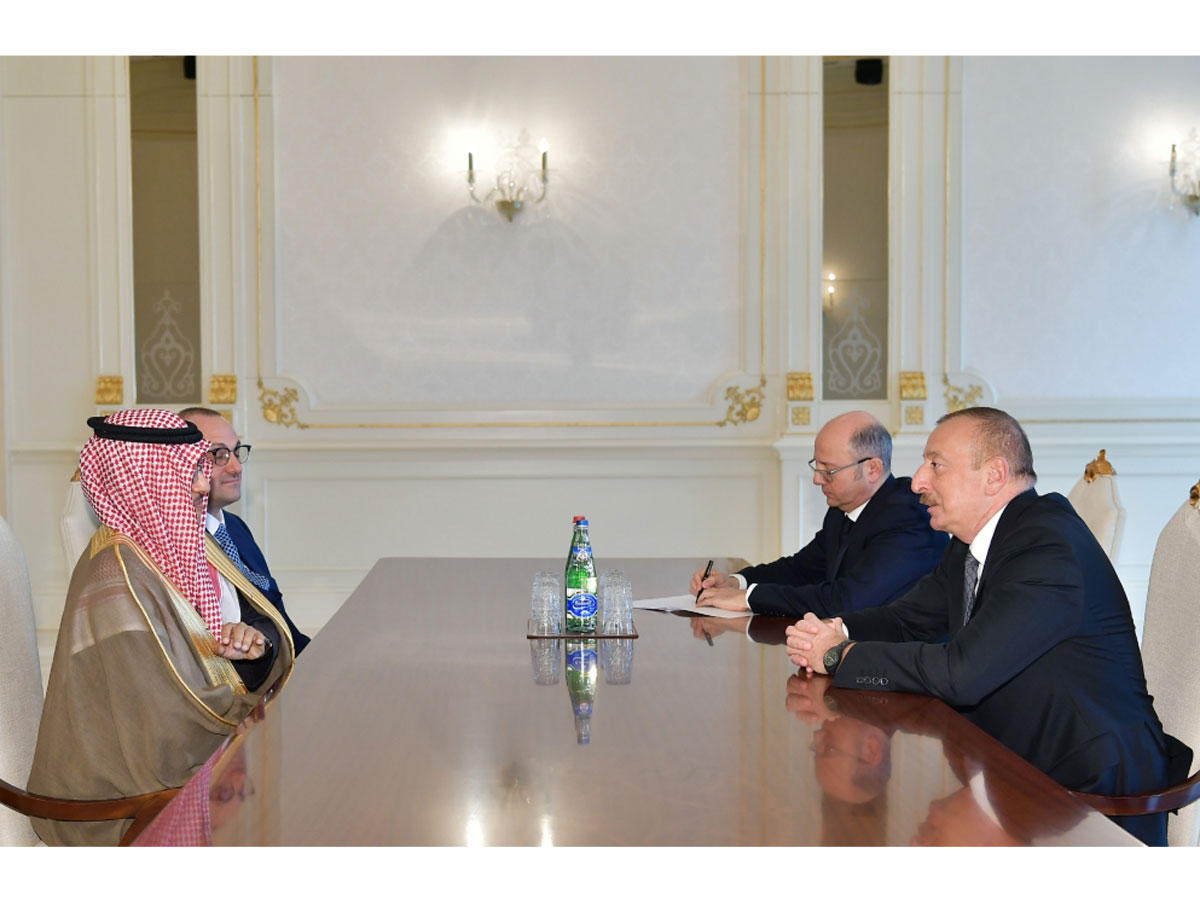 Президент Ильхам Алиев принял председателя правления компании ACWA Power и исполнительного директора компании Masdar (ФОТО) (версия 2)