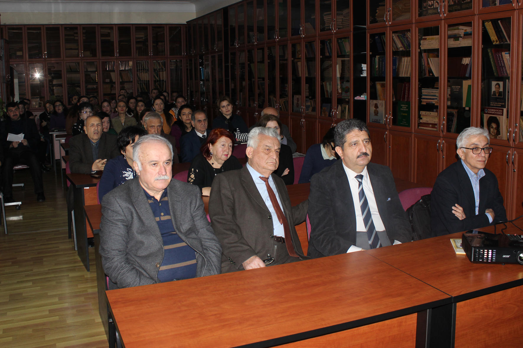 Yaxın və Orta Şərq siyasətinə dair seminar keçirilib (FOTO)