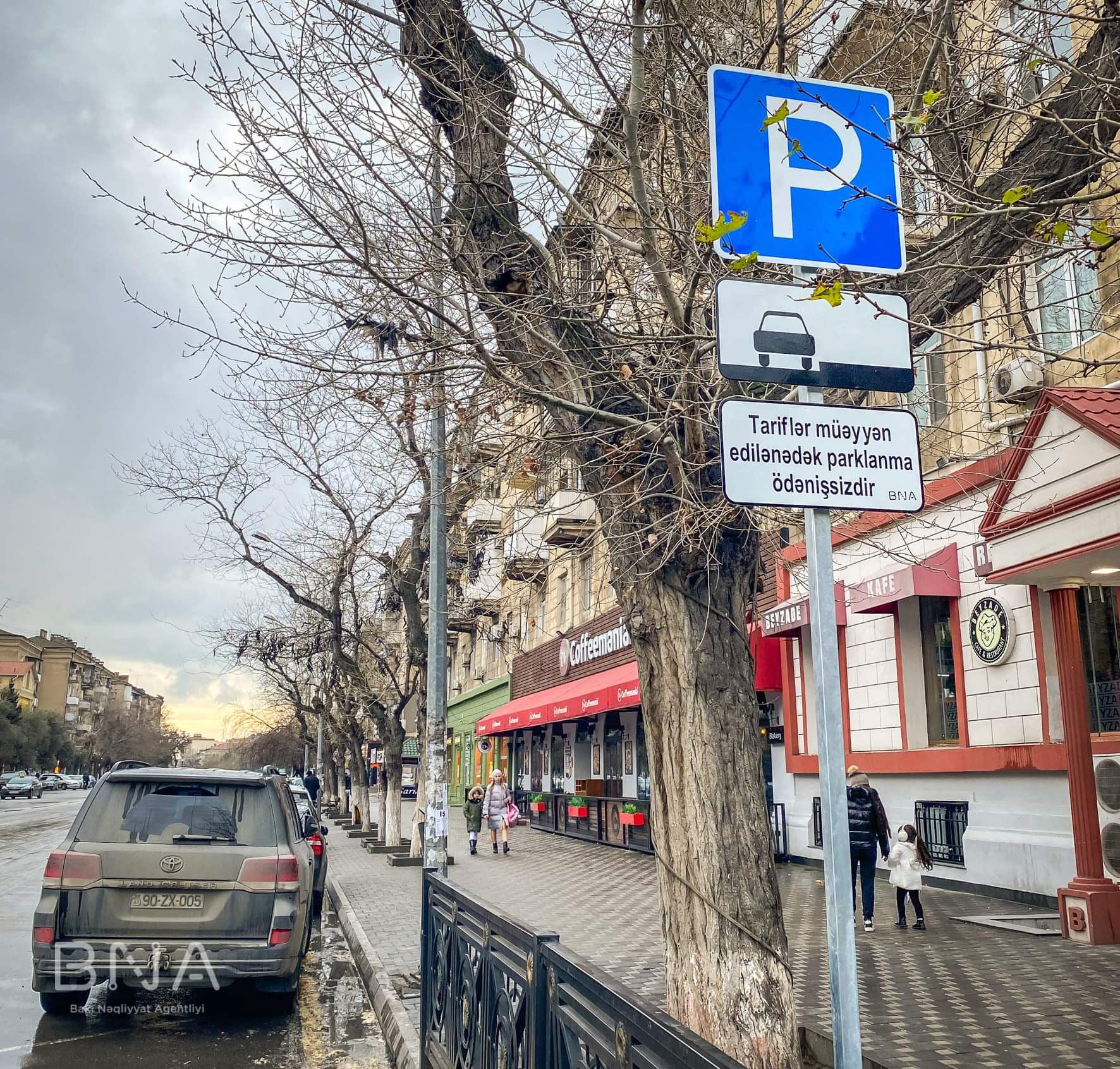 В Баку выделены бесплатные парковочные места (ФОТО)