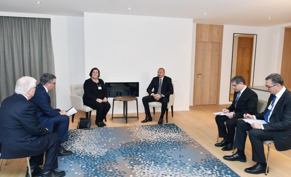 Prezident İlham Əliyev Davosda “CISCO” şirkətinin icraçı vitse-prezidenti və baş maliyyə direktoru ilə görüşüb (FOTO)