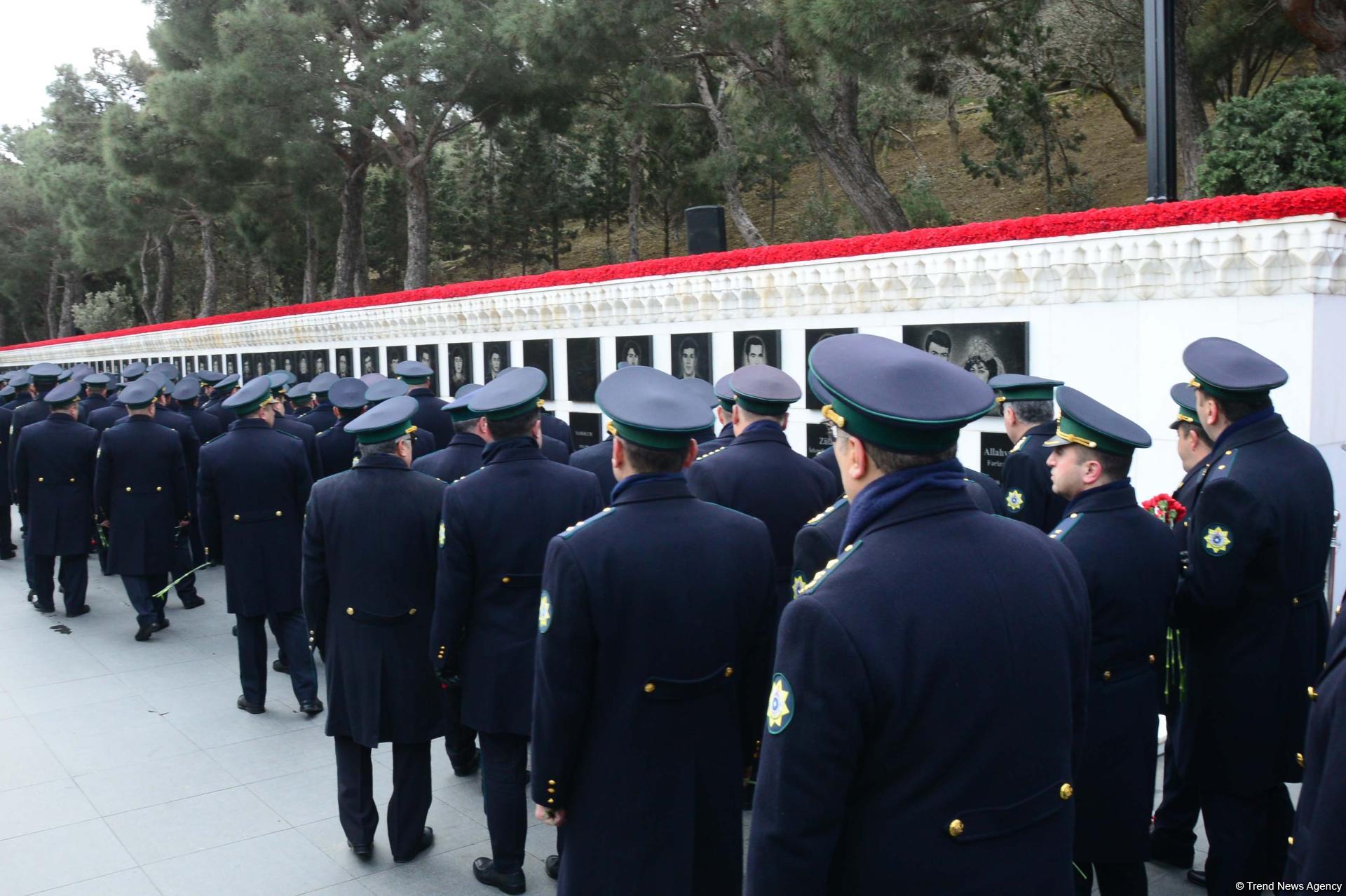 Azərbaycan ictimaiyyəti 20 Yanvar faciəsi qurbanlarının əziz xatirəsini yad edir (FOTO)