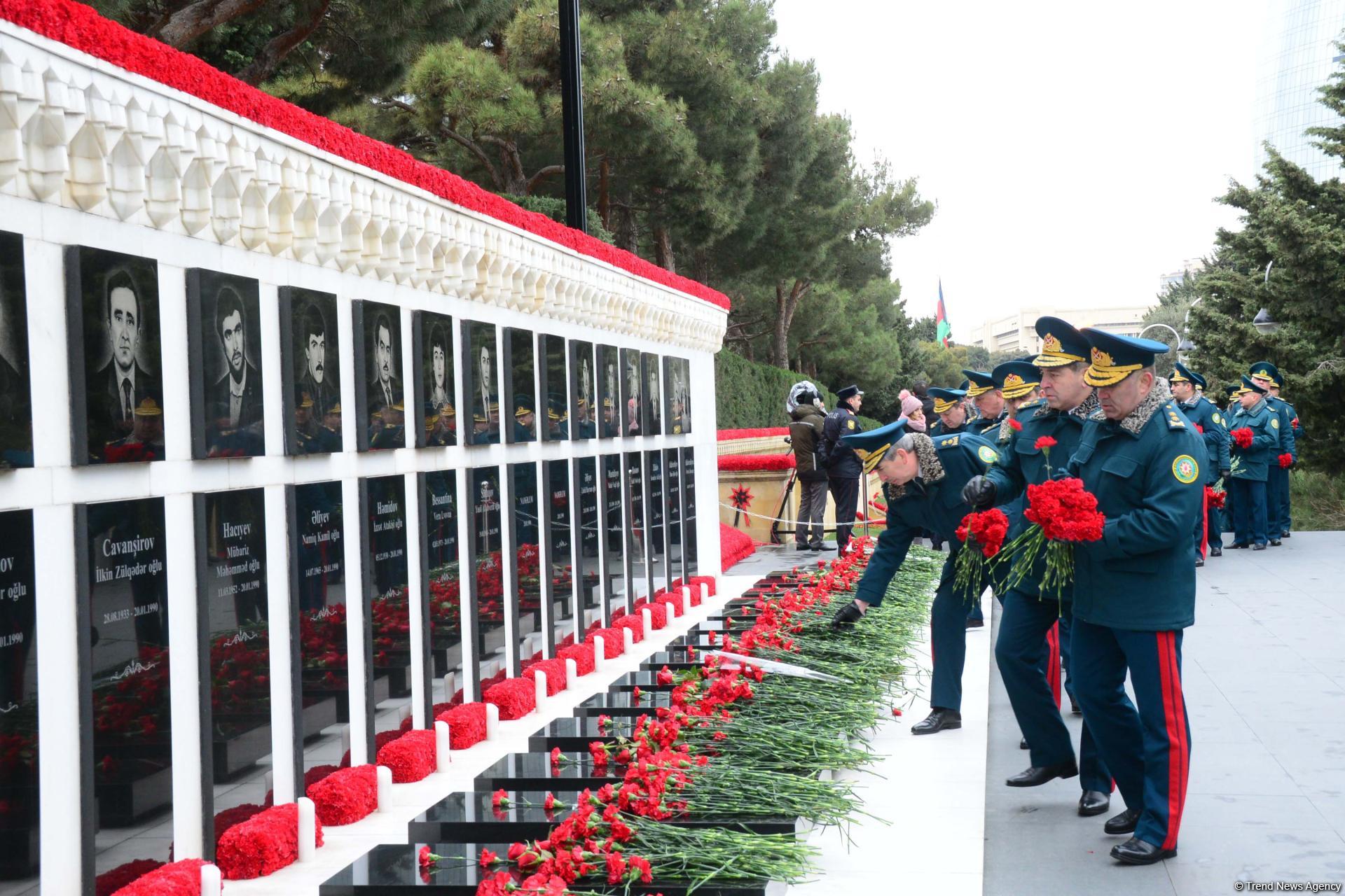 Azərbaycan ictimaiyyəti 20 Yanvar faciəsi qurbanlarının əziz xatirəsini yad edir (FOTO)