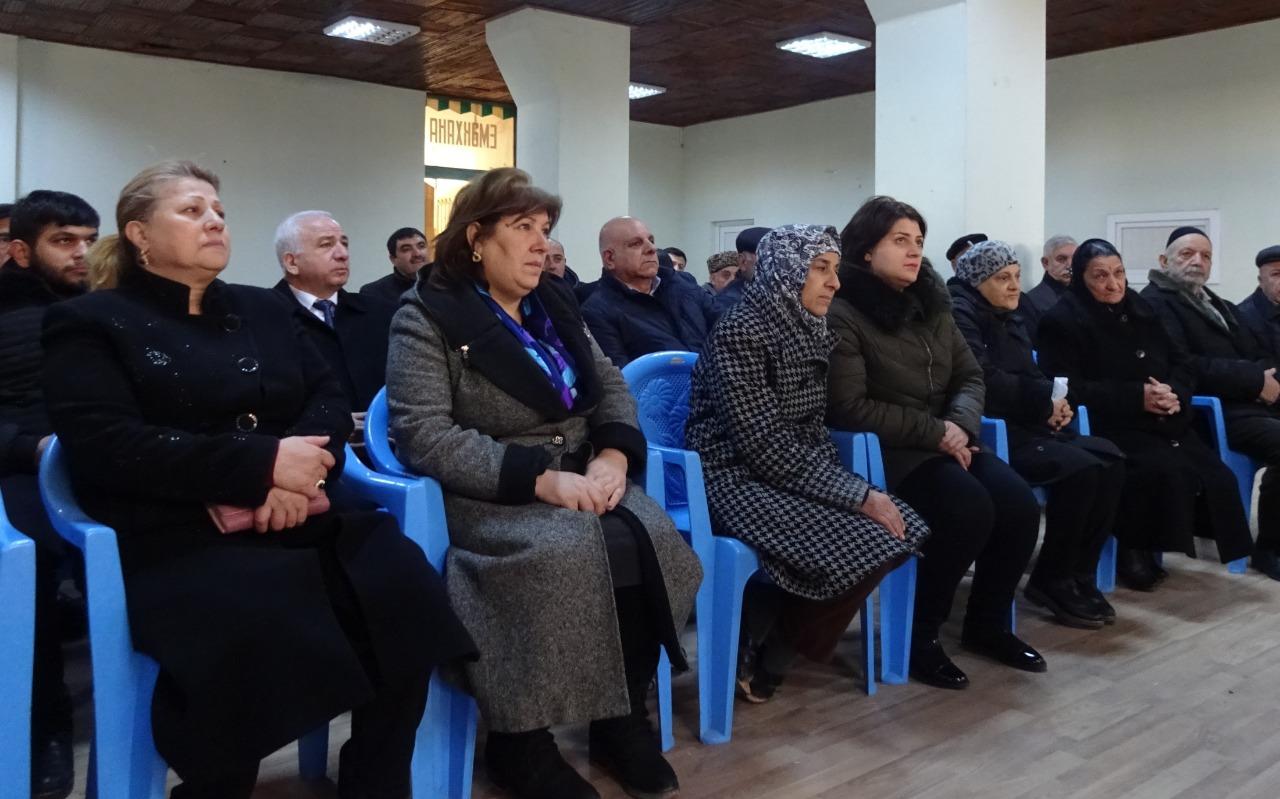 Bəxtiyar Əliyev seçicilərlə görüşlərini davam etdirir (FOTO)