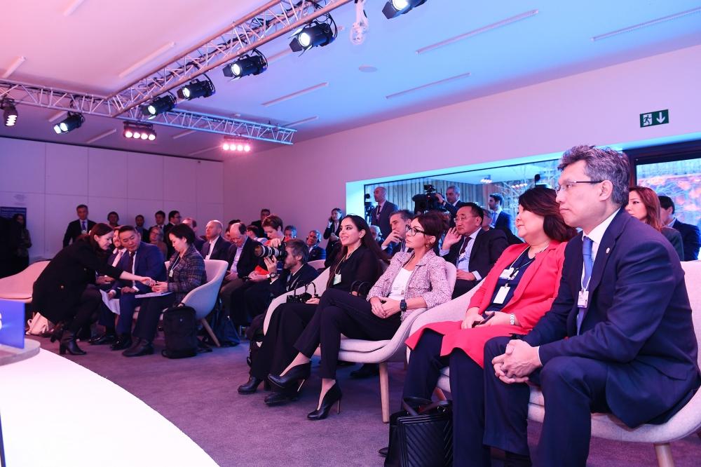 Prezident İlham Əliyev Davos Dünya İqtisadi Forumunun “Strateji baxış: Avrasiya” mövzusunda panelində iştirak edib (FOTO)