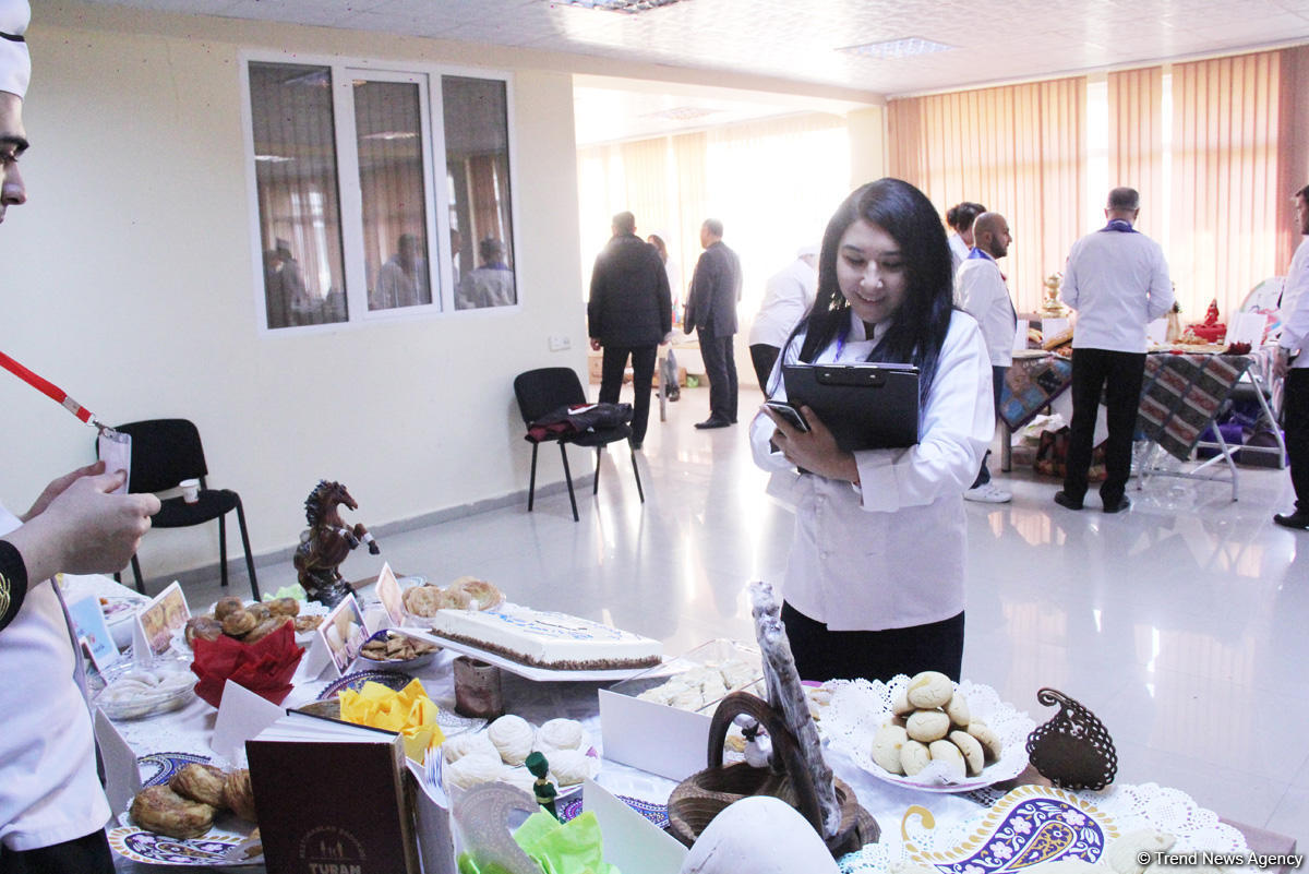 Bakıda gənc kulinarların üçüncü şirniyyat festivalı keçirilib (FOTO)