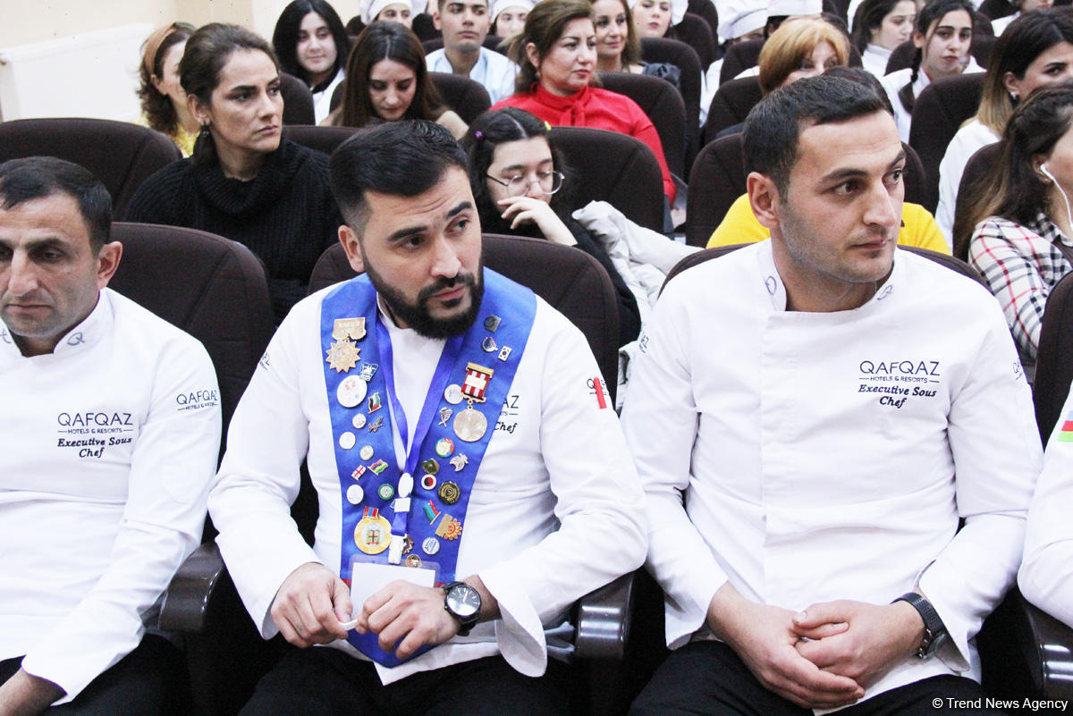 Bakıda gənc kulinarların üçüncü şirniyyat festivalı keçirilib (FOTO)