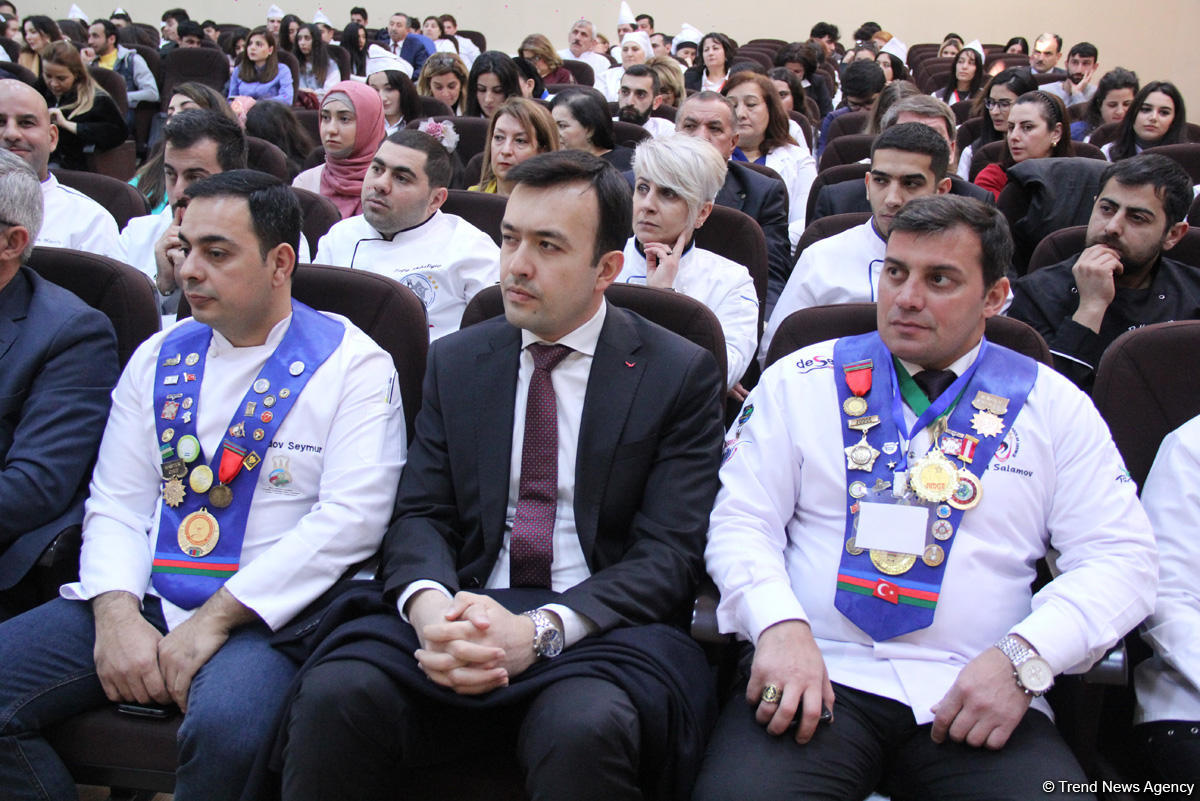 Bakıda gənc kulinarların üçüncü şirniyyat festivalı keçirilib (FOTO)