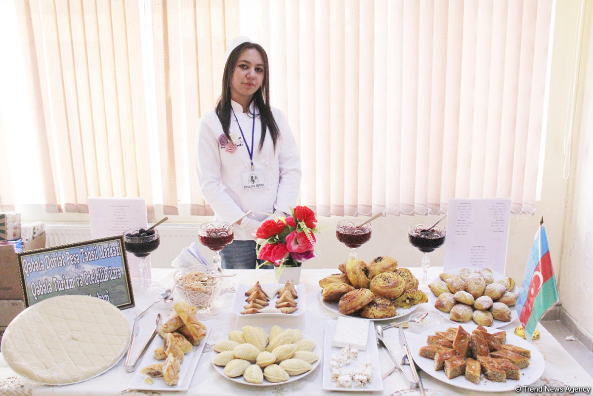 Bakıda gənc kulinarların üçüncü şirniyyat festivalı keçirilib (FOTO)