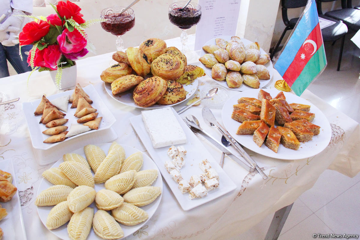 Bakıda gənc kulinarların üçüncü şirniyyat festivalı keçirilib (FOTO)