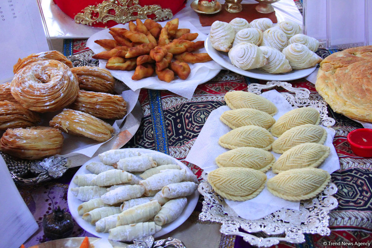 Bakıda gənc kulinarların üçüncü şirniyyat festivalı keçirilib (FOTO)