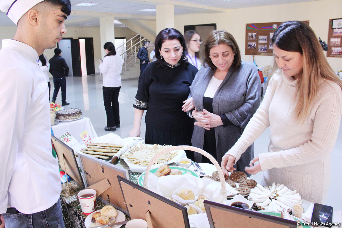 Bakıda gənc kulinarların üçüncü şirniyyat festivalı keçirilib (FOTO)