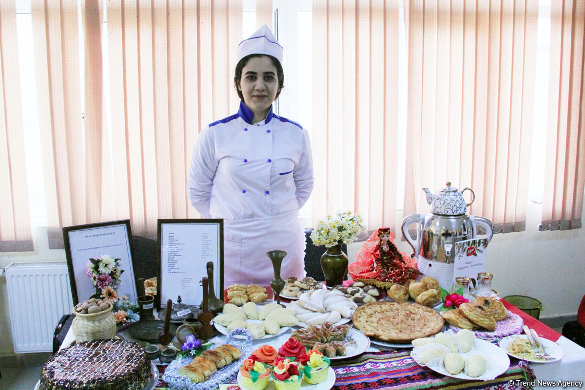 Bakıda gənc kulinarların üçüncü şirniyyat festivalı keçirilib (FOTO)