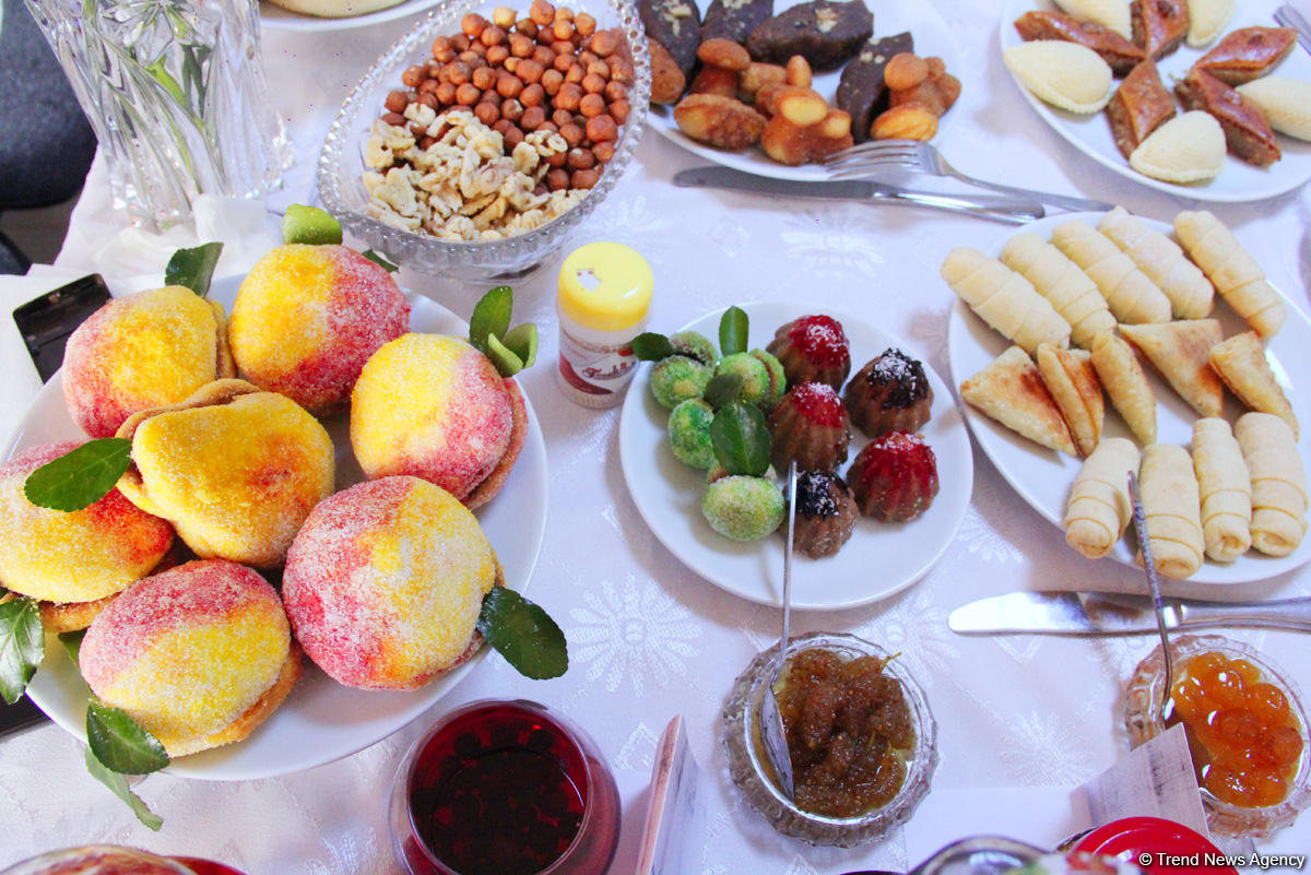 Bakıda gənc kulinarların üçüncü şirniyyat festivalı keçirilib (FOTO)