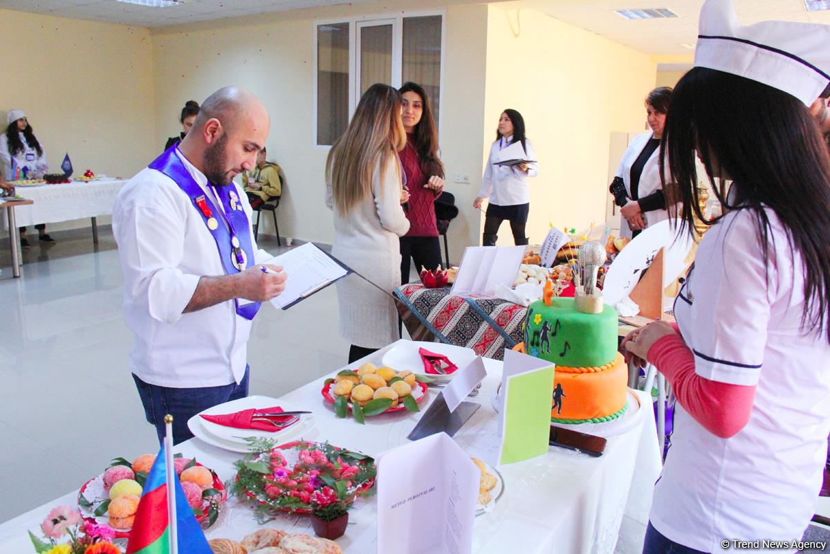 Bakıda gənc kulinarların üçüncü şirniyyat festivalı keçirilib (FOTO)