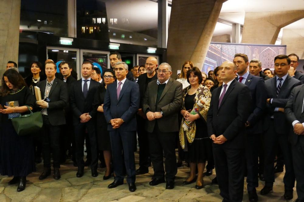 Heydər Əliyev Fondunun təşkilatçılığı ilə UNESKO-nun baş qərargahında Azərbaycan xalçalarının sərgisi açılıb (FOTO)